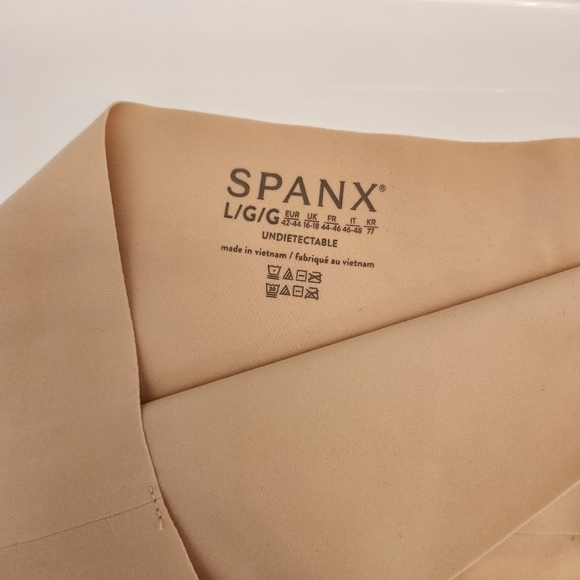 Spanx Undie-tectable Thong - Picture 4 of 5